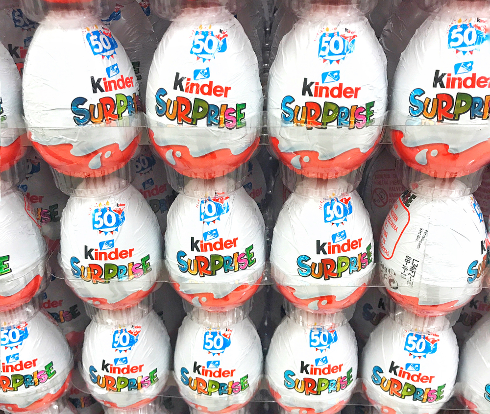 kinder vejce v obchodě