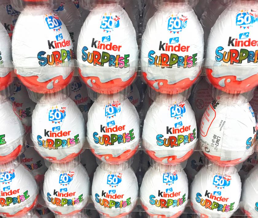 kinder vejce v obchodě